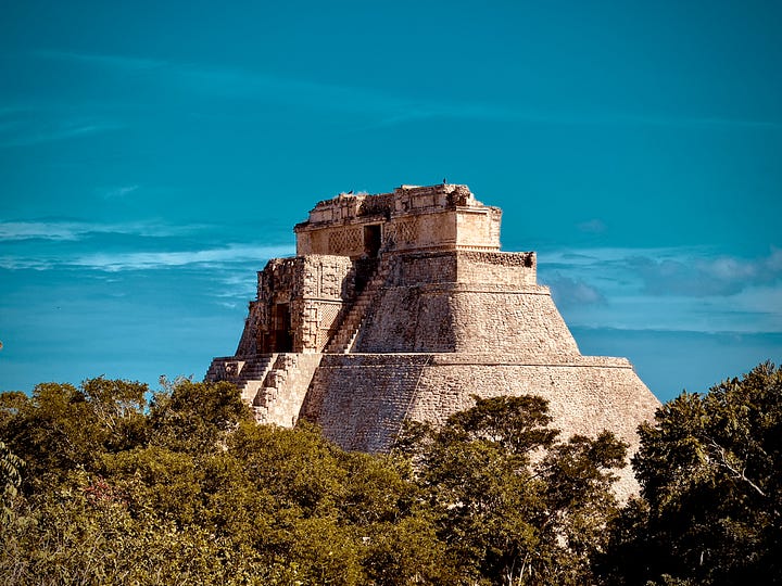 The site features remarkable structures that provide a glimpse into the history of the Maya civilization