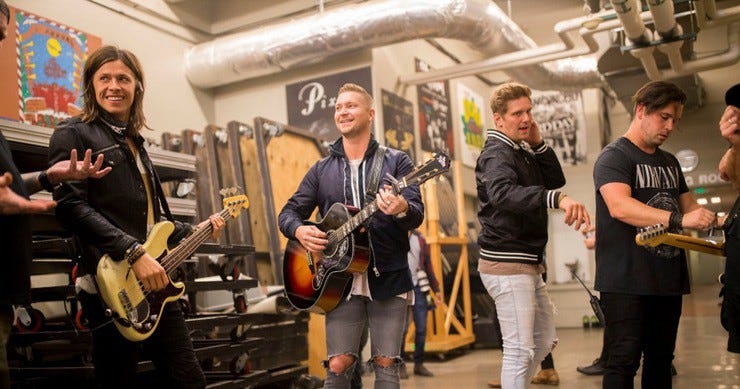 1488323723 102216 maxmusic 009 ts