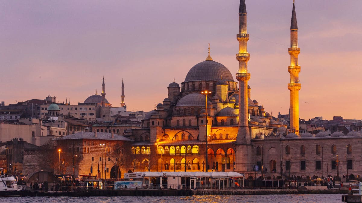 Yeni Cami (New Mosque) in Istanbul, Turkey Yeni Cami (New Mosque) in Istanbul, Turkey
