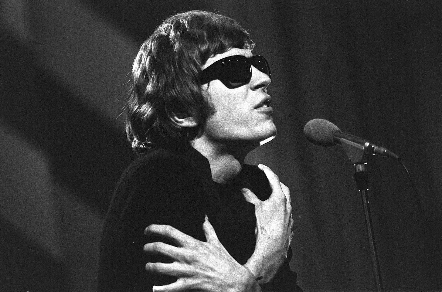 Scott Walker, Experimental Singer-Songwriter, Dies at 76