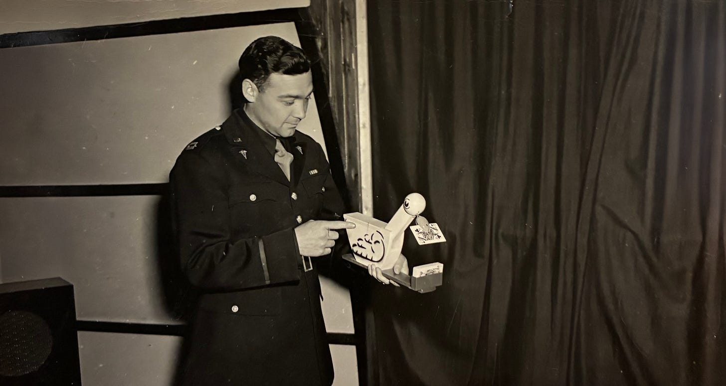 Douglas Kelley realizando el truco del pato adivinador