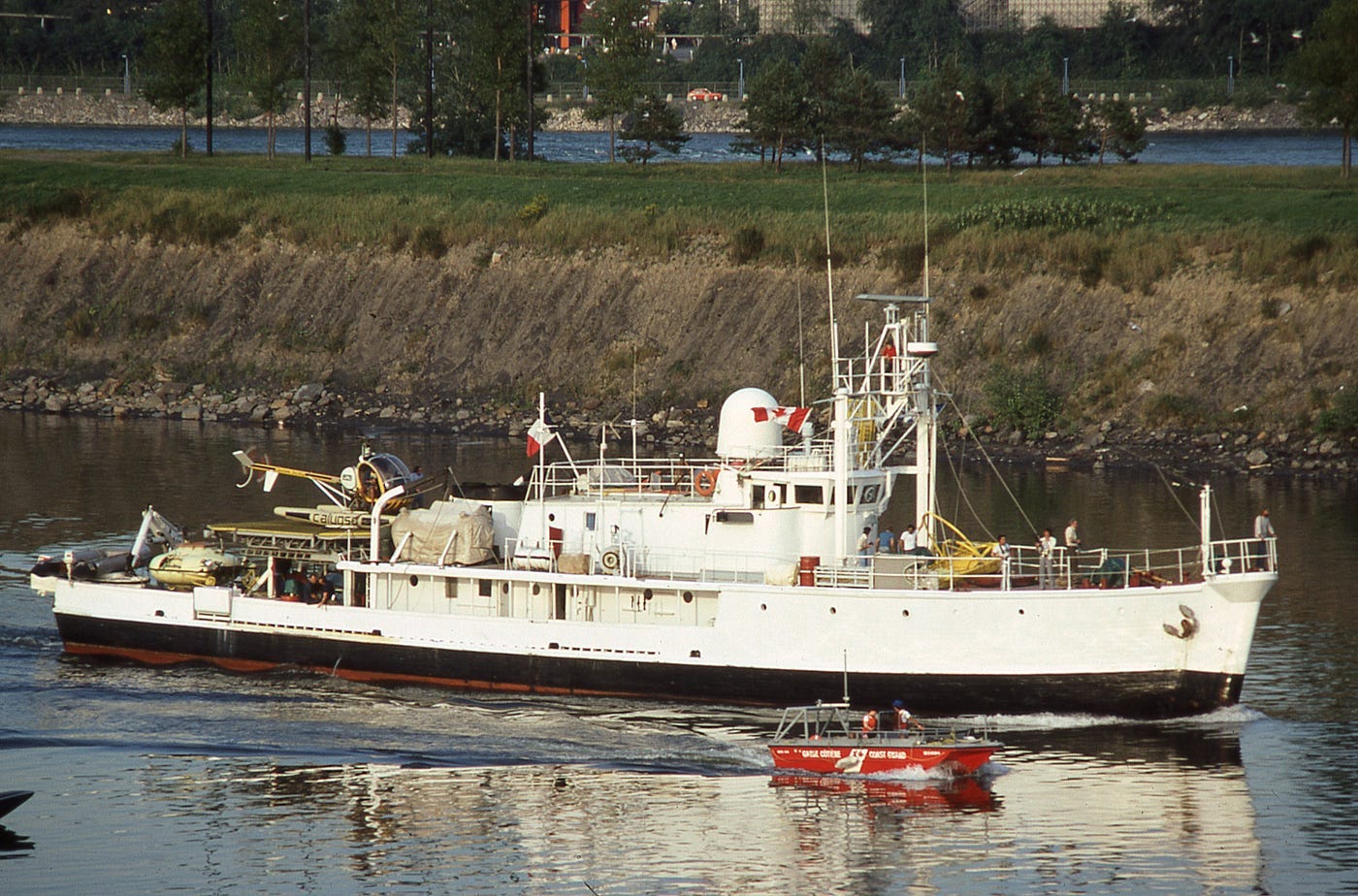 The ship (Calypso) is sailing in anal. The ship (Calypso) is sailing in anal.