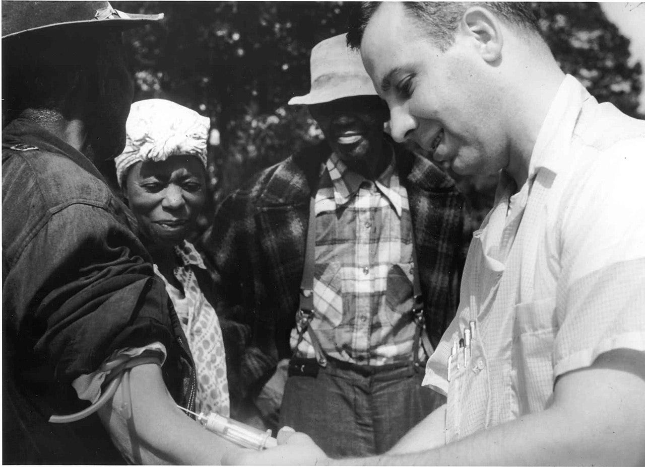 Tuskegee-syphilis-study doctor-injecting-subject.jpg Tuskegee-syphilis-study doctor-injecting-subject.jpg