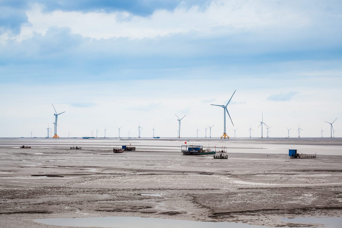Wind,Farm,At,Mud,Flat,In,Cloudy Wind,Farm,At,Mud,Flat,In,Cloudy