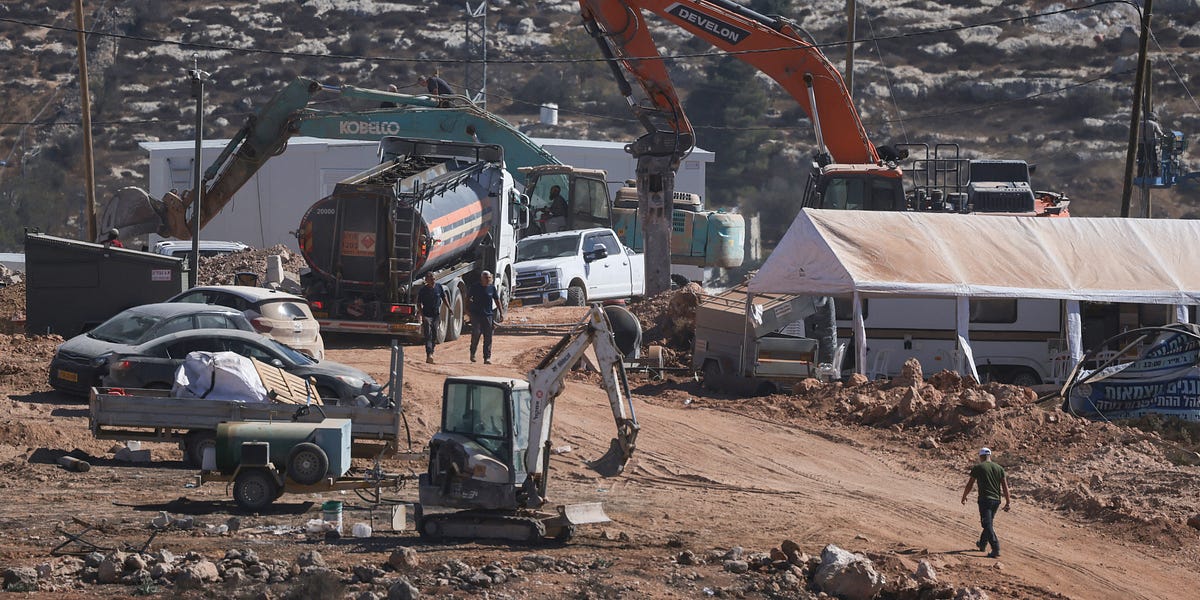 Israel to approve 2,000 new West Bank settlements, Trump prepares to strike Venezuela military targets