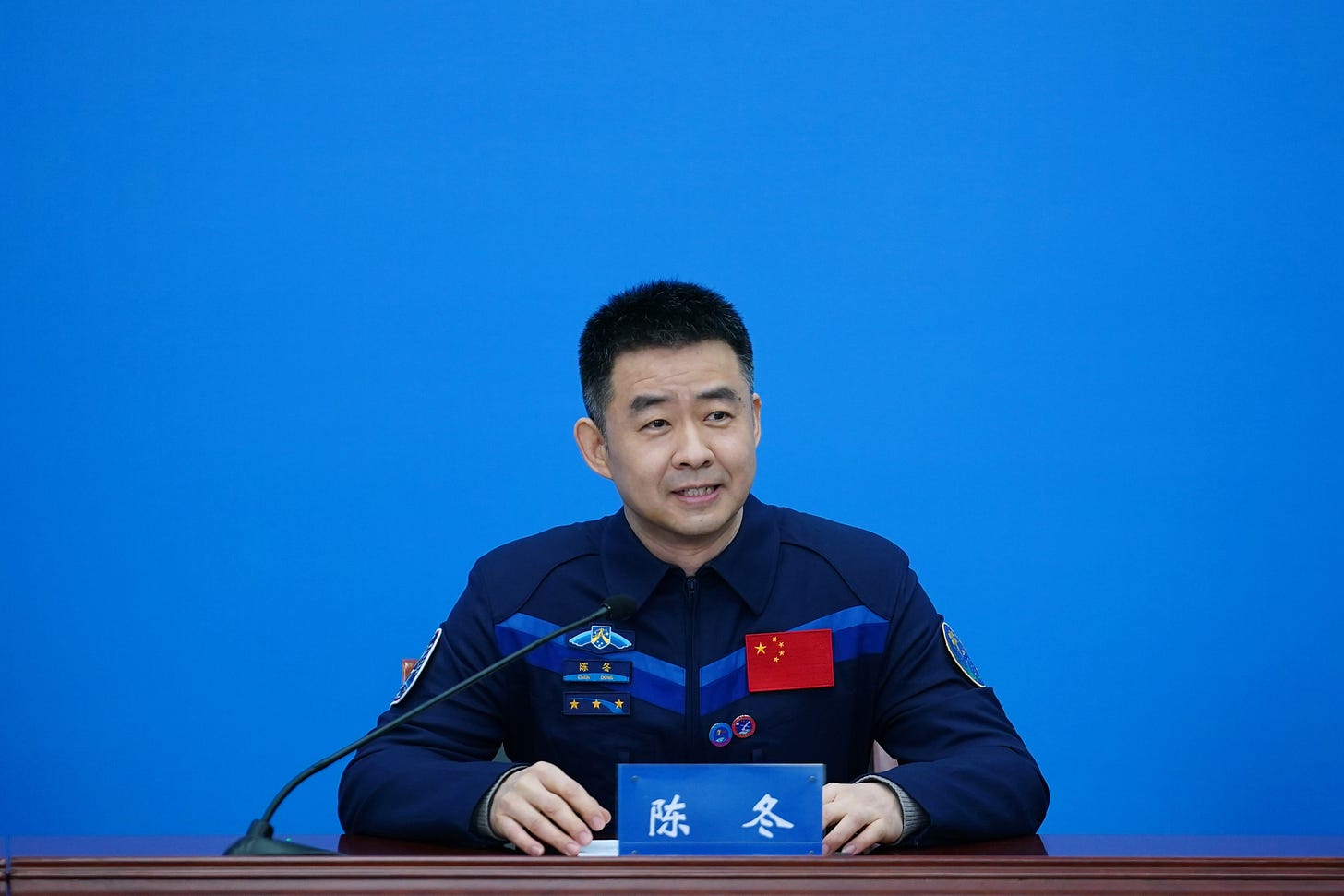 Chen Dong speaking to members of the press on January 16th 2026.