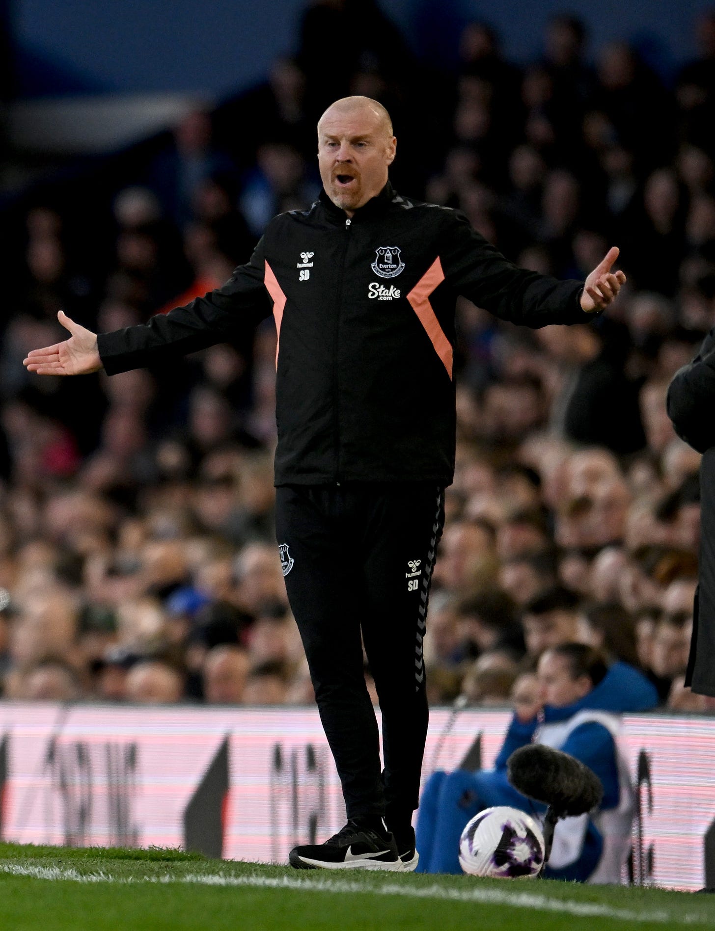 Sean Dyche left baffled by tracksuit narrative and reveals what actually  inspired Everton win over Liverpool | talkSPORT