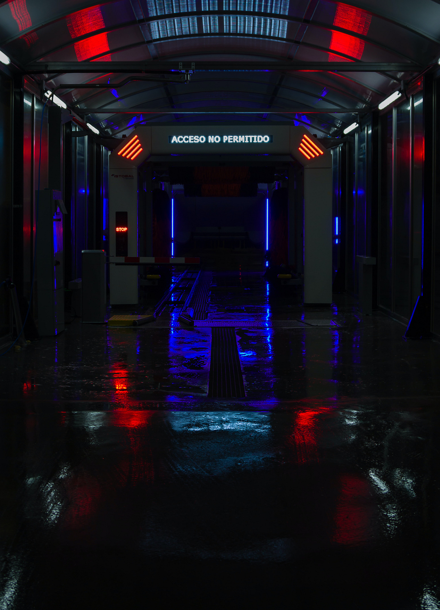 A doorway in the dark with a sign that reads "acceso no permitido" A doorway in the dark with a sign that reads "acceso no permitido"