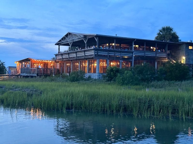 The Secret Got Out And Now This South Carolina Seafood Spot Is Always Full On Weekends - Travelmag The Secret Got Out And Now This South Carolina Seafood Spot Is Always Full On Weekends - Travelmag
