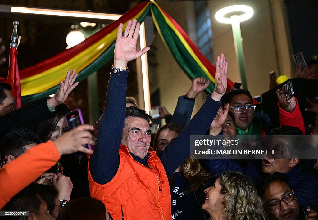 TOPSHOT-BOLIVIA-ELECTION-VOTE-PAZ