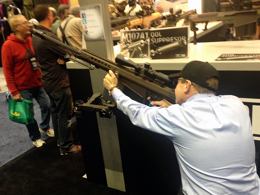 nra-gun-show-rifle-guy