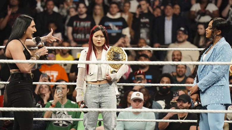 Bianca Belair Set To Referee Rhea Ripley Women's Title Rematch On Next  Week's WWE Raw