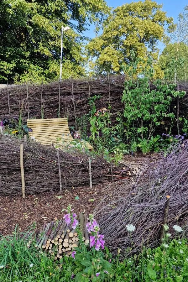 dead hedge in landscape design
