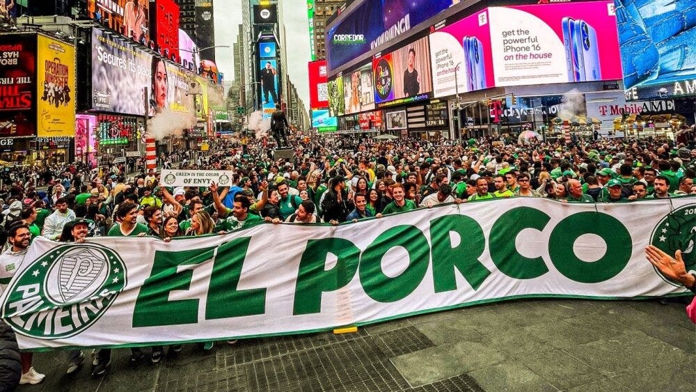 Torcida do Palmeiras 'invade' Times Square em aquecimento para Mundial