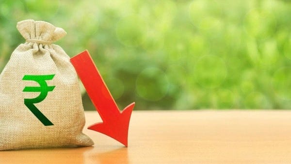 रुपये की कमजोरी से आयात को नुकसान, निर्यातकों को हुआ फायदा | Mint