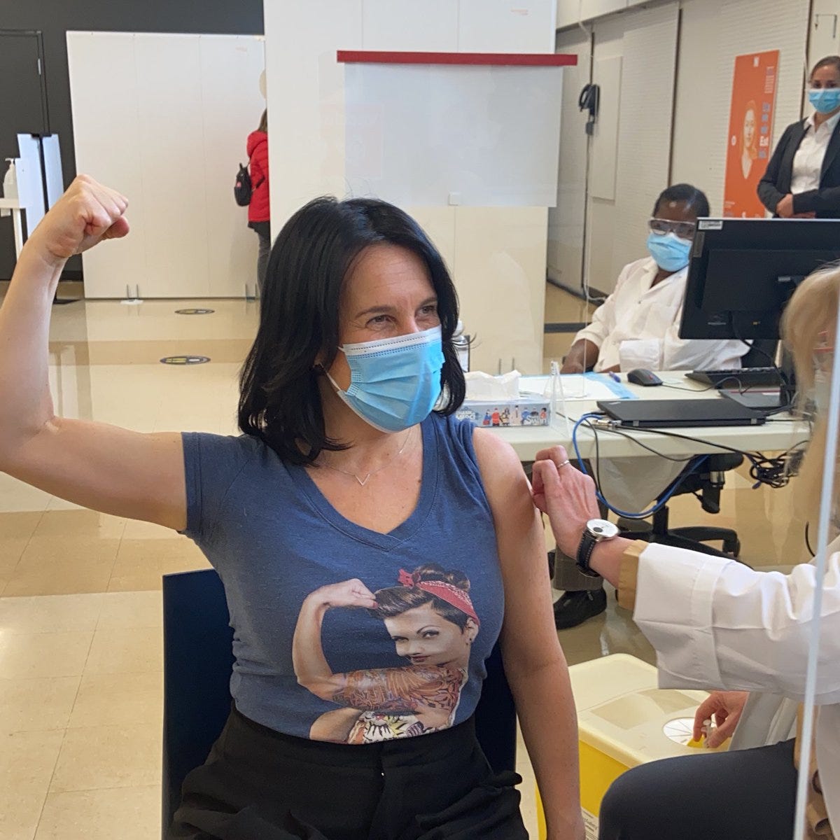 Valérie Plante on X: "J'ai mis mon chandail de Josie la Riveteuse pour  recevoir la première dose du vaccin d'AstraZeneca, parce que je considère  que l'opération de vaccination est un effort de