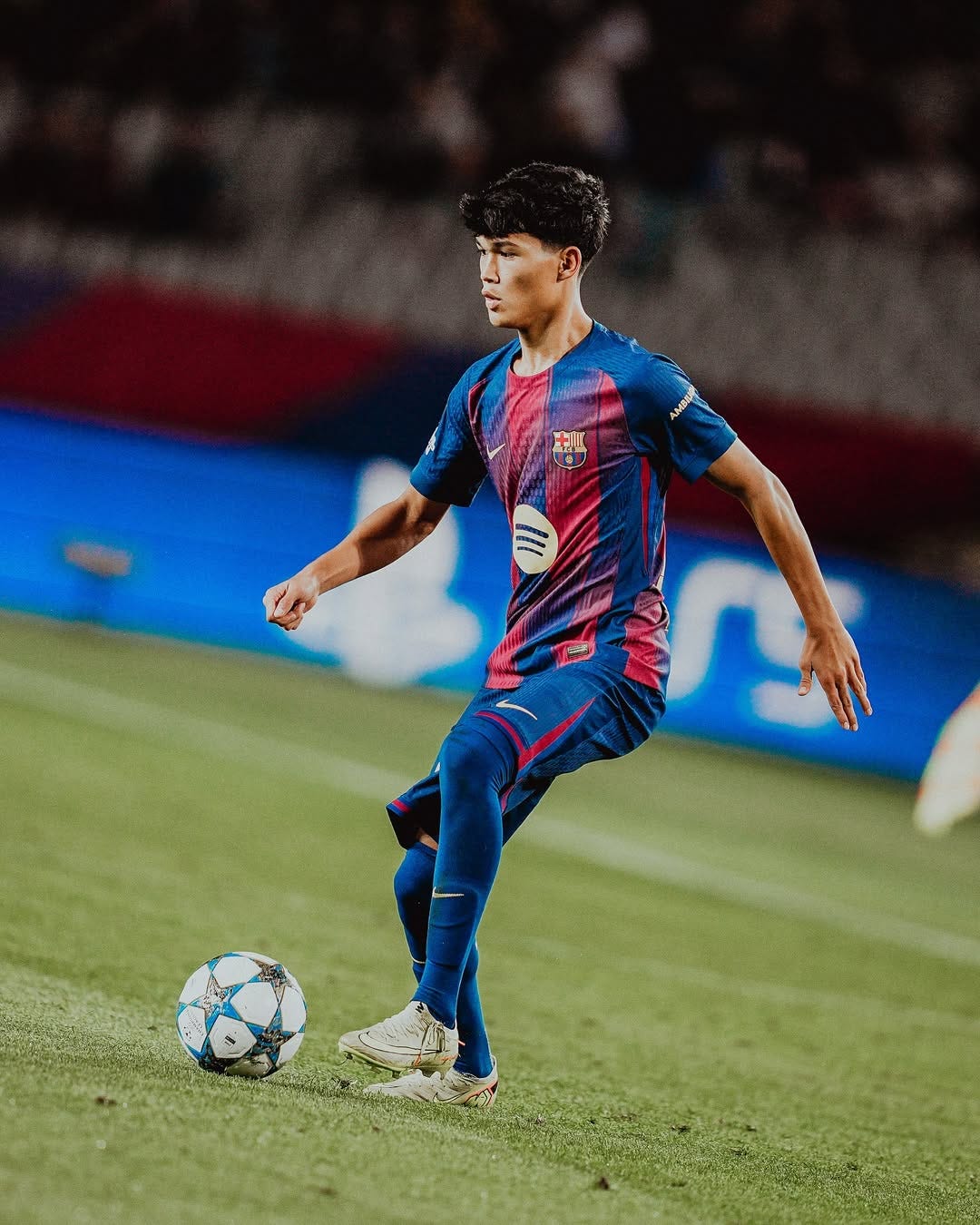 Photo of 17-year-old midfielder Dro Fernández celebrating on the pitch, representing his historic first-team debut for FC Barcelona and Southeast Asian heritage. Photo of 17-year-old midfielder Dro Fernández celebrating on the pitch, representing his historic first-team debut for FC Barcelona and Southeast Asian heritage.