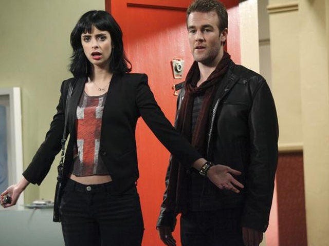 James Van Der Beek plays himself in "Don't Trust the B- in Apartment 23" -  CBS News