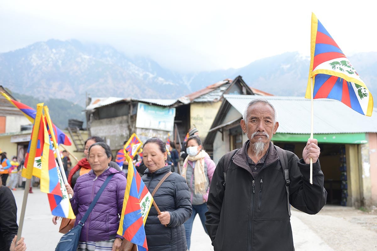 Lhasang Tsering marches .:. Tibet Sun Lhasang Tsering marches .:. Tibet Sun