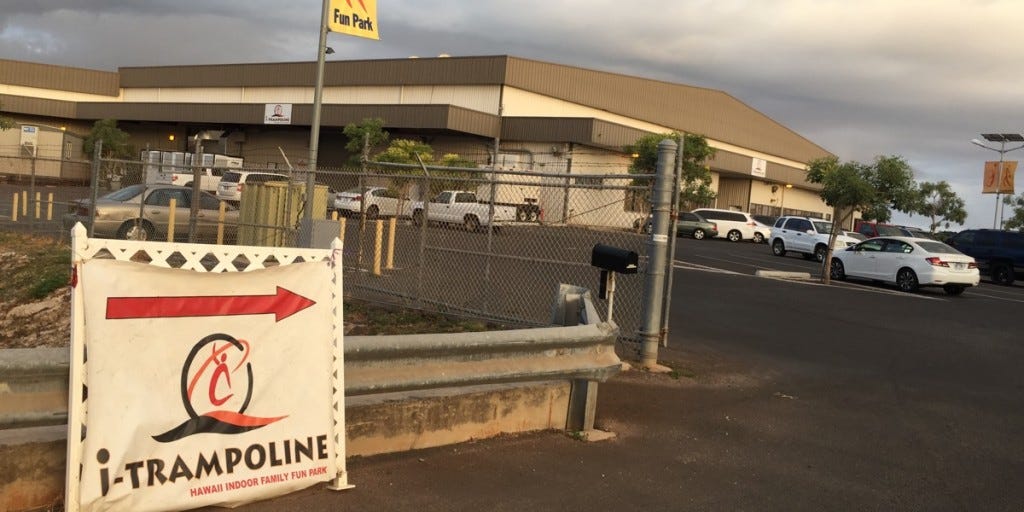 itrampoline-hawaii-00-distant itrampoline-hawaii-00-distant