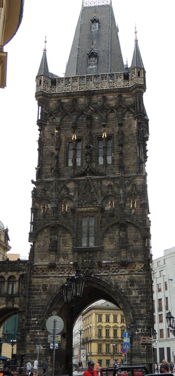 A tall building with a clock tower

AI-generated content may be incorrect.