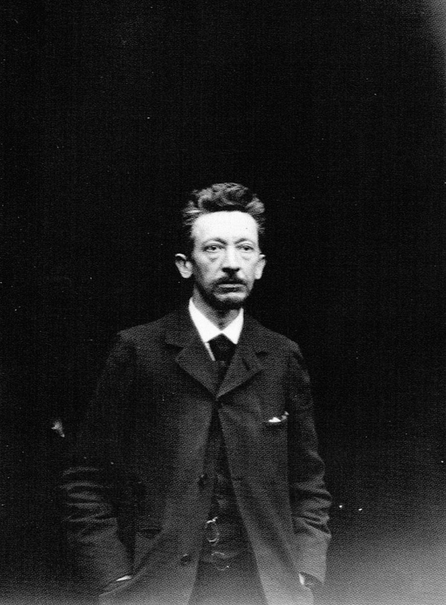 Émile Gallé in 1903, one of his l& (private collection. © Thiébaut 2004)