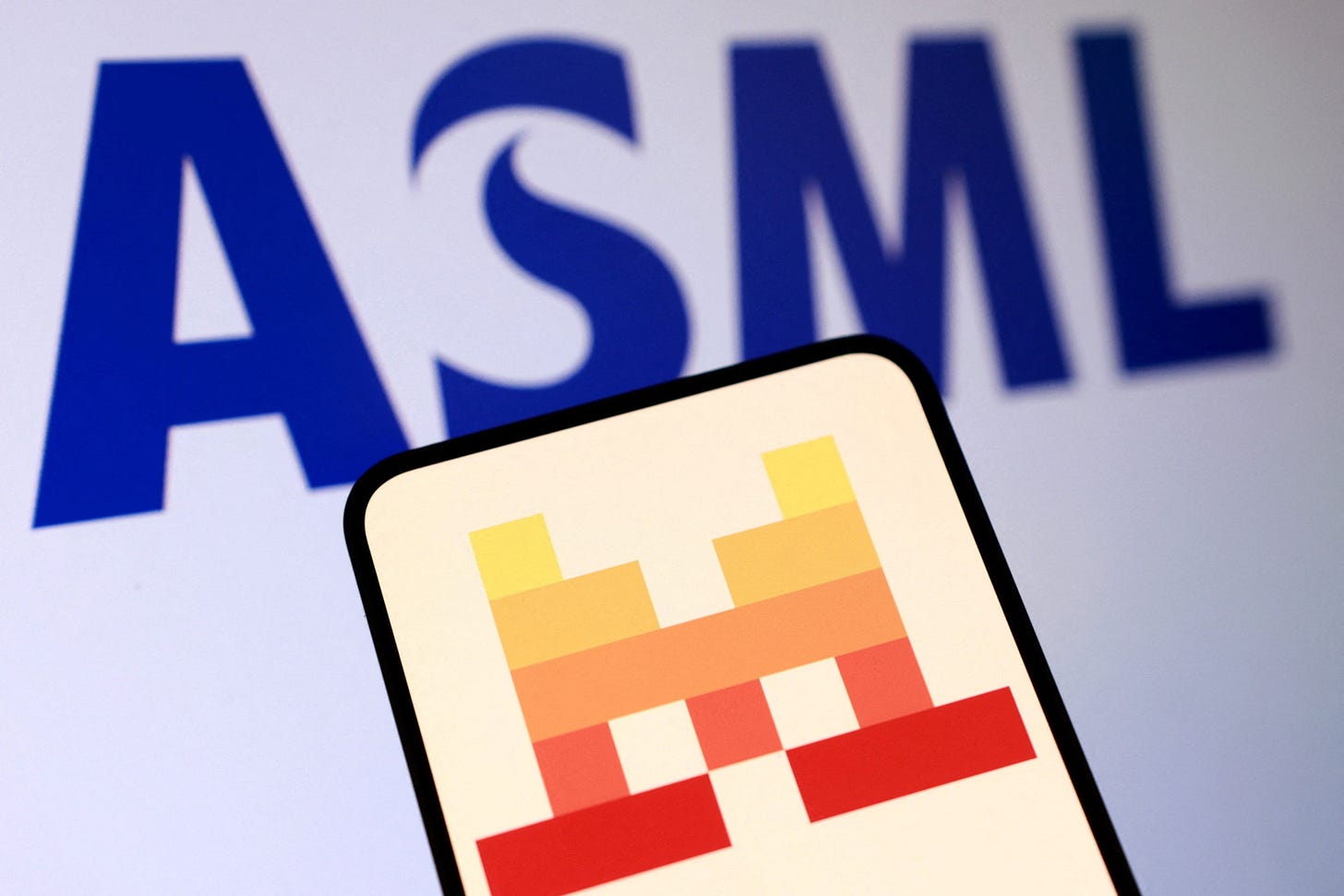 ASML-Mistral AI deal boosts Europe tech hopes as Trump rivalry heats up |  Reuters