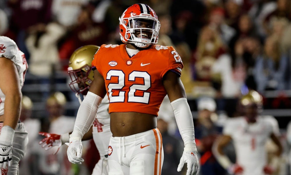 Denver Broncos: George Paton selects Trenton Simpson in NFL mock draft