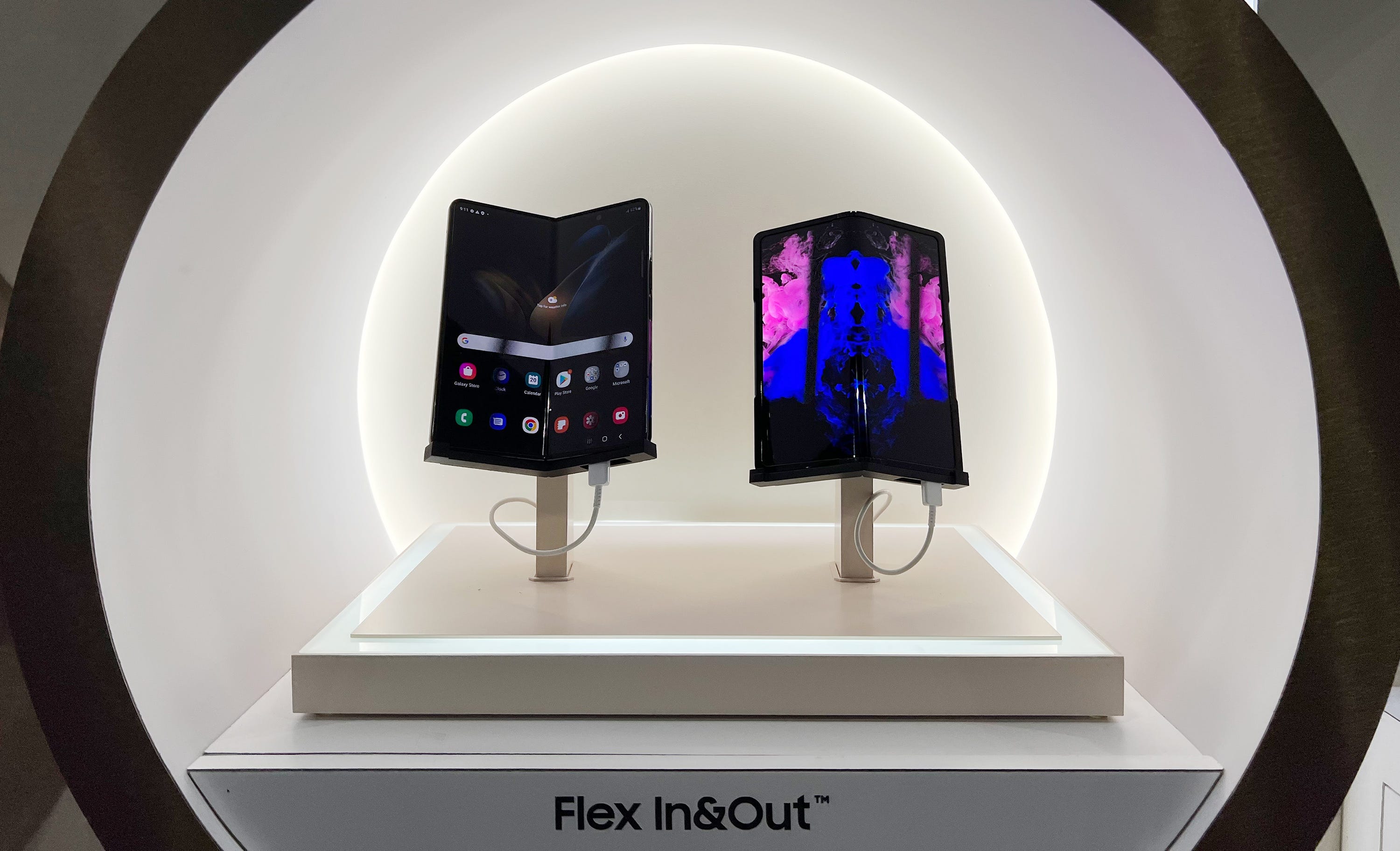 Samsung flexes with OLED tech - by Sam Byford - Multicore Samsung flexes with OLED tech - by Sam Byford - Multicore
