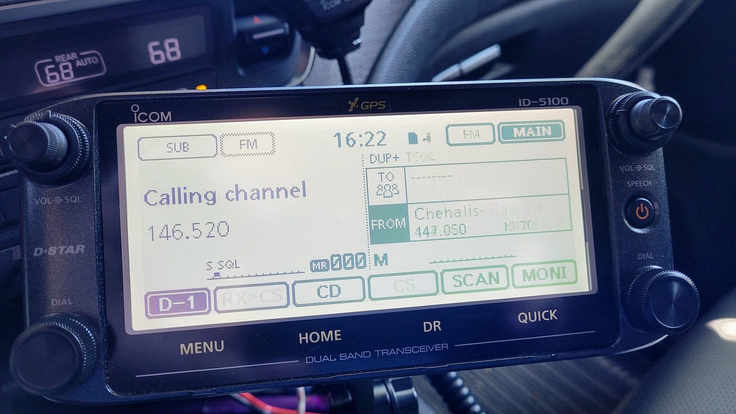 Icom ID-5100A in Lido cupholder mount