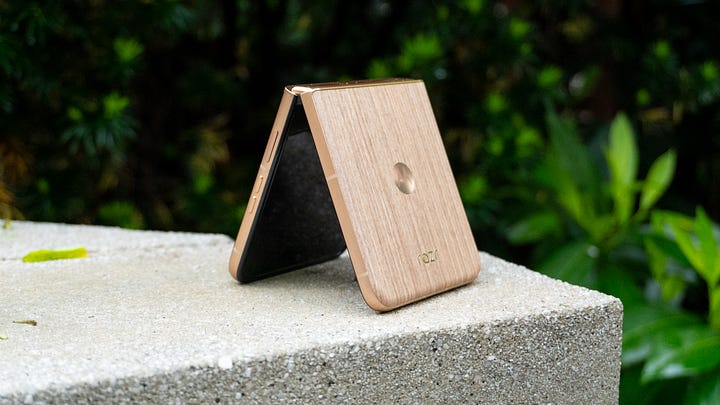 Moto Razr Ultra 2025 design