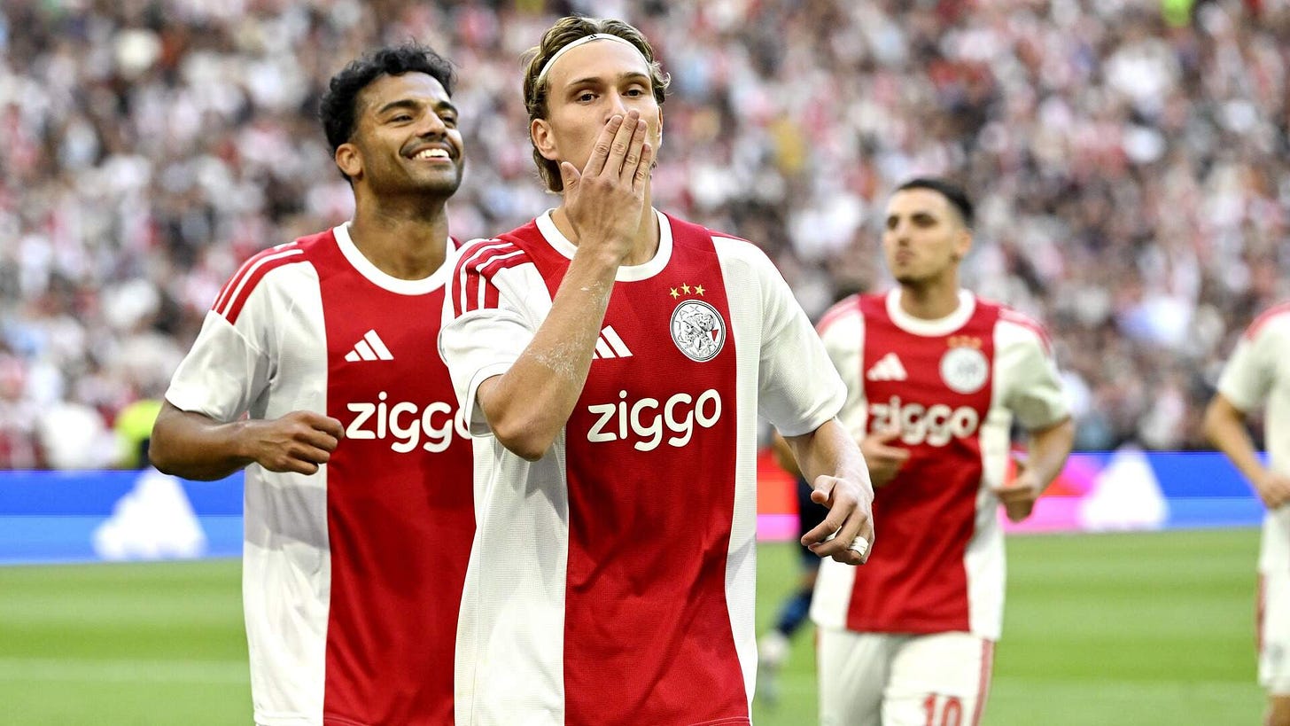 Zaakwaarnemer Mika Godts: 'Ajax en Paris Saint-Germain zijn er bijna uit' | De Telegraaf Zaakwaarnemer Mika Godts: 'Ajax en Paris Saint-Germain zijn er bijna uit' | De Telegraaf