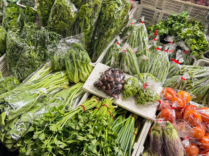 market stalls selling ulam
