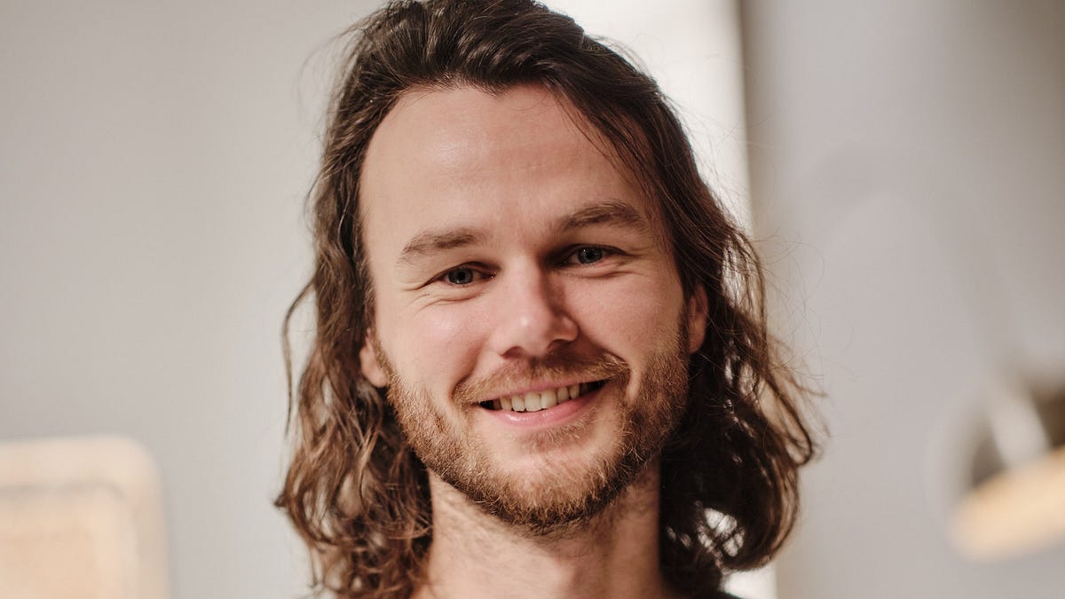 Building the AI meeting super app - by Alex Heath - Sources