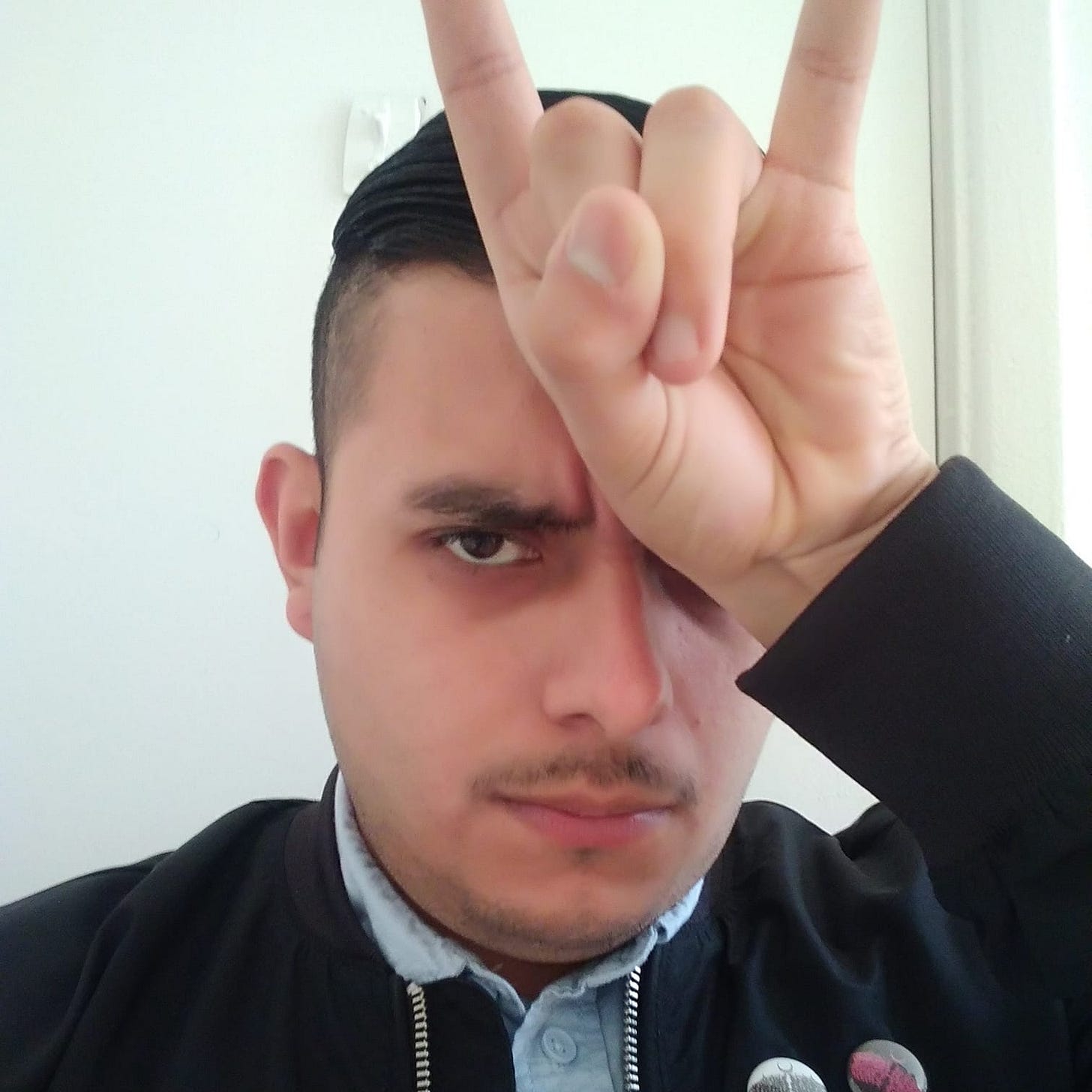 Puede ser un primer plano de 1 persona