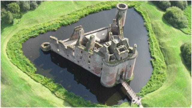 The Secrets of Medieval Castles: Stairs are built in a clockwise fashion  for a VERY good reason | The Vintage News