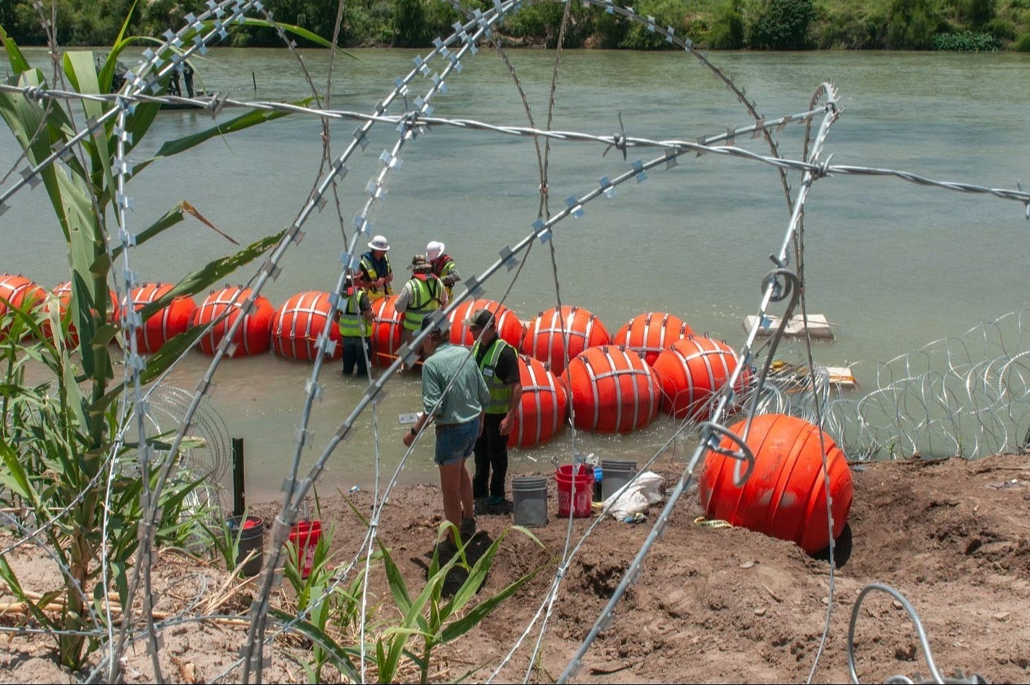 Installation of Rio Grande buoy barrier by the State of Texas in Eagle Pass (July 2023) Installation of Rio Grande buoy barrier by the State of Texas in Eagle Pass (July 2023)