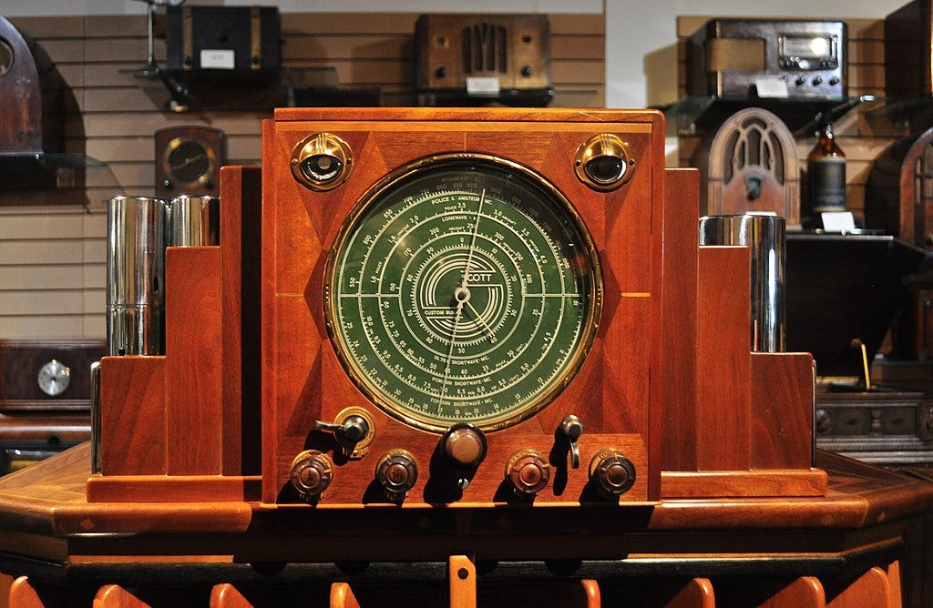 https://upload.wikimedia.org/wikipedia/commons/thumb/5/51/SPARK_Museum_of_Electrical_Invention_-_interior_66-_Pointer-Dial_Philharmonic_Console_Radio_Model_20A_-_E.H._Scott_Radio_Laboratories%2C_Inc.%2C_Chicago%2C_1937.jpg/1024px-SPARK_Museum_of_Electrical_Invention_-_interior_66-_Pointer-Dial_Philharmonic_Console_Radio_Model_20A_-_E.H._Scott_Radio_Laboratories%2C_Inc.%2C_Chicago%2C_1937.jpg
