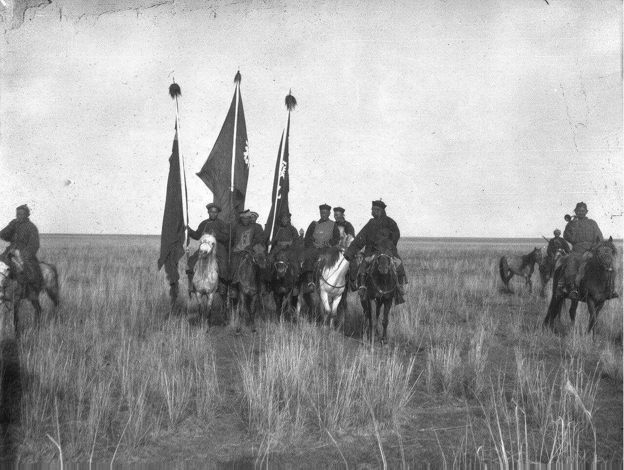 Долина реки Текес. Богатый калмык Насамбатин со своими людьми прибывает в лагерь Маннергейма