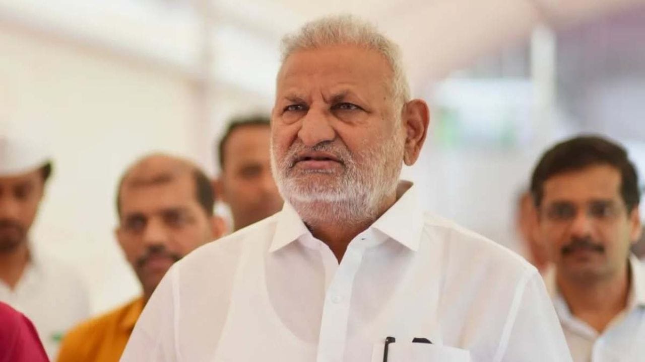 Manikrao Kokate : कोकाटेंचे मंत्रिपद जाणार, मग धनंजय मुंडेंसारखी आमदारकी तरी वाचणार का? वाचा काय काय... Manikrao Kokate : कोकाटेंचे मंत्रिपद जाणार, मग धनंजय मुंडेंसारखी आमदारकी तरी वाचणार का? वाचा काय काय...