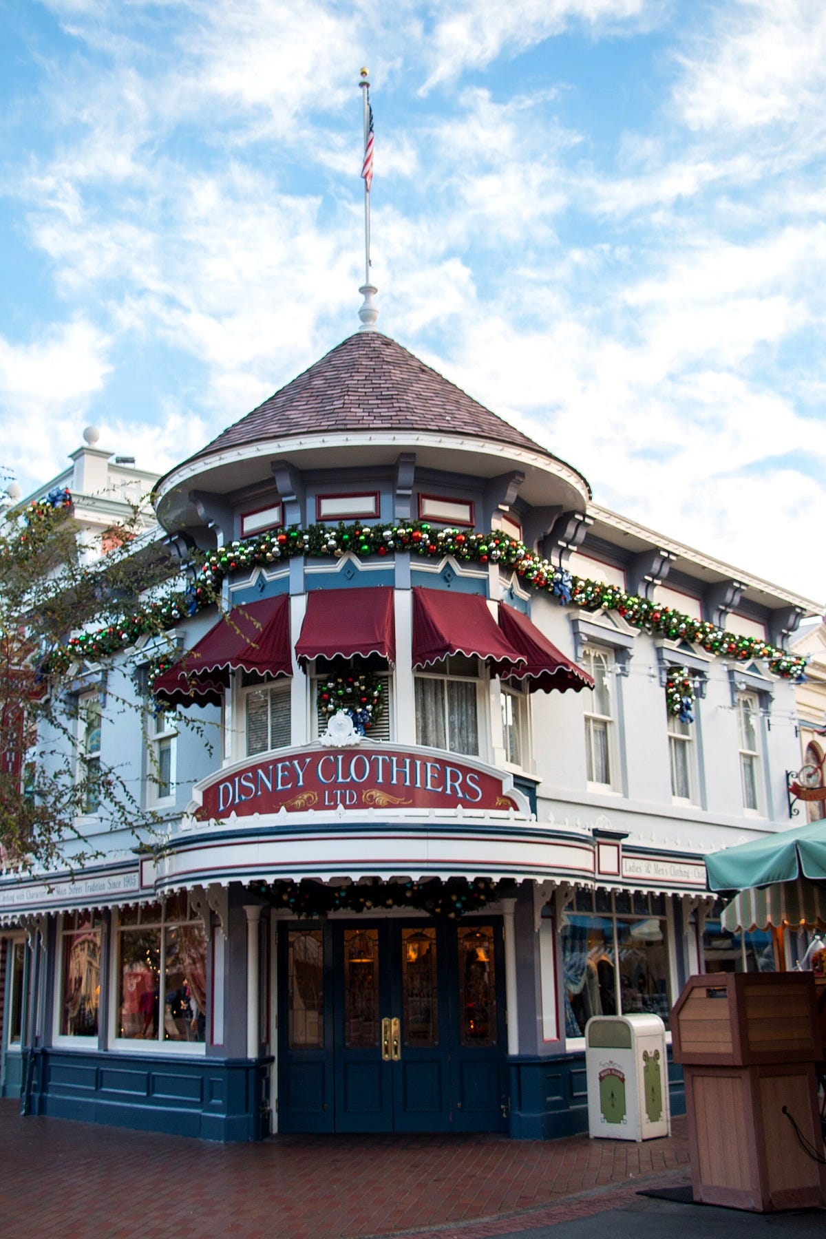 Main Street, U.S.A., at Disneyland decorated for the holidays. Image: HarshLight via Wikimedia Commons