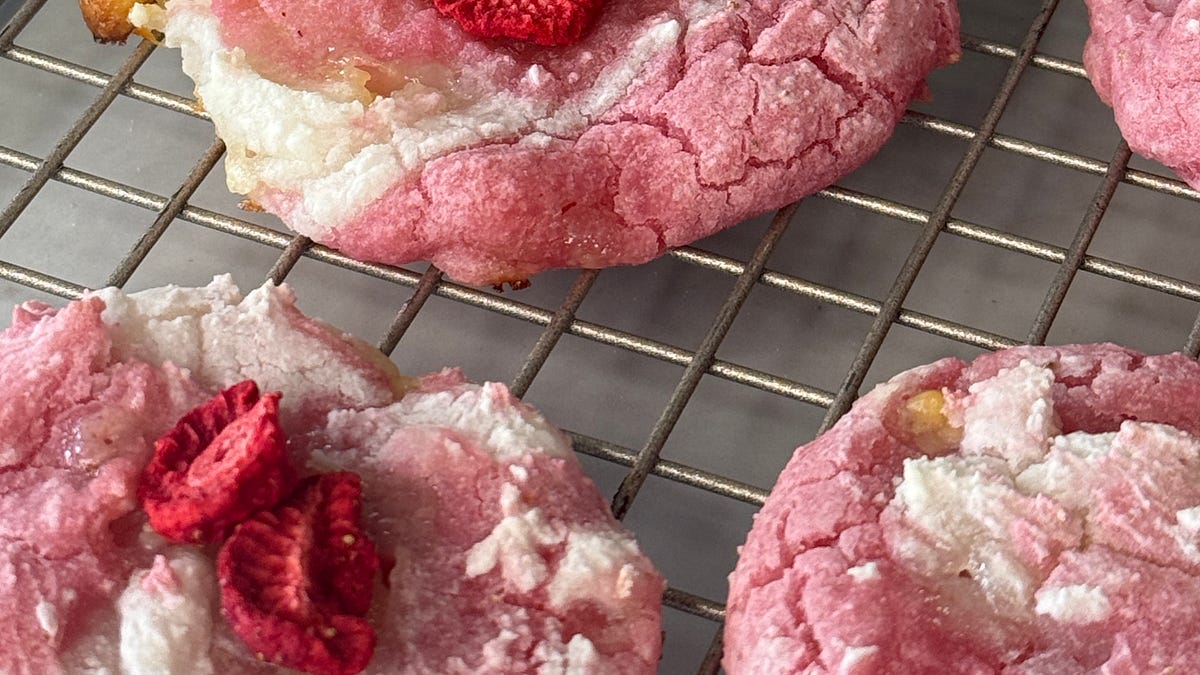 These strawberry and cream mochi cookies will be your go-to cookies recipe this summer