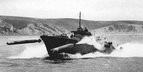 A military ship in the water

AI-generated content may be incorrect.