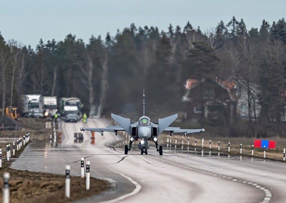 Gripen_HighwayTakeoff_01.jpeg Gripen_HighwayTakeoff_01.jpeg