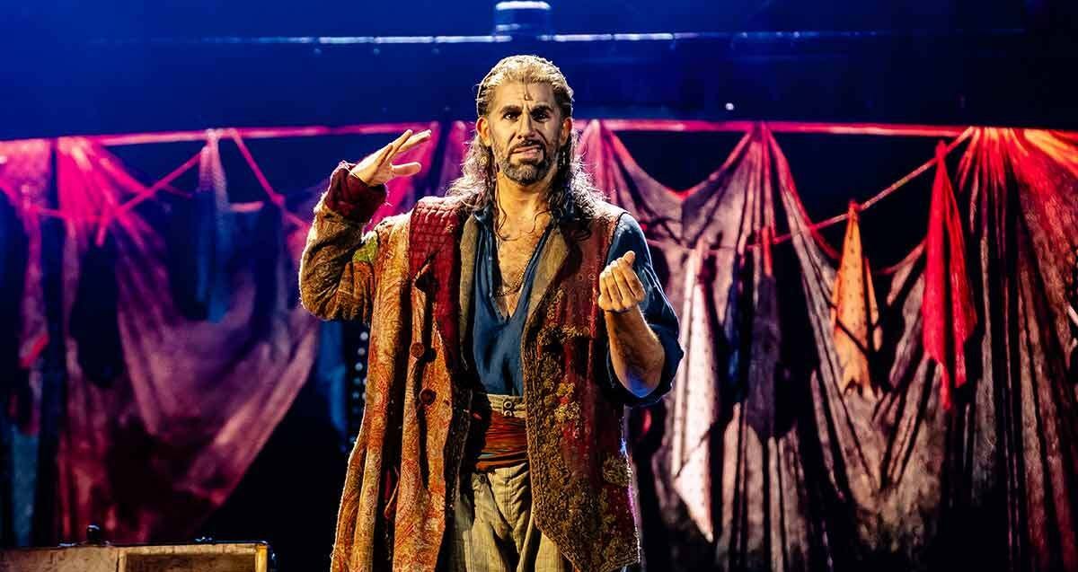 Fagin actor Simon Lipkin: Jewish roles can be played by anyone 'if done  with respect'