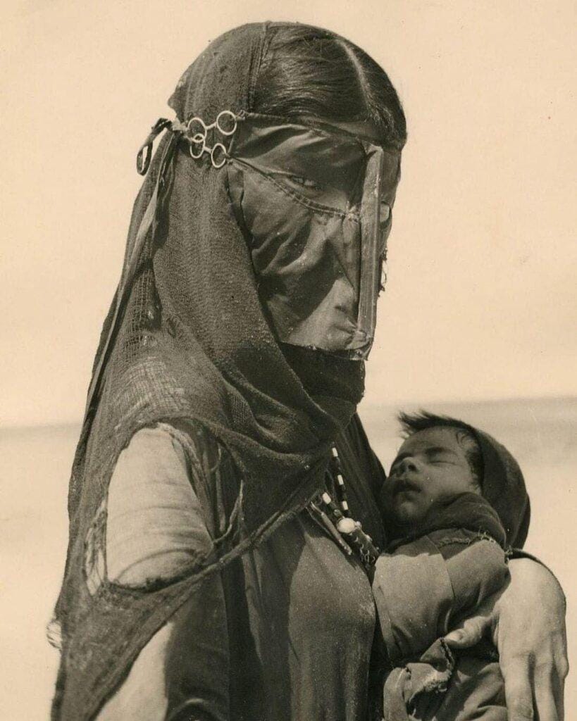A striking portrait of a Bedouin mother in Saudi Arabia, captured by photographer Ilo Battigelli in 1948. A striking portrait of a Bedouin mother in Saudi Arabia, captured by photographer Ilo Battigelli in 1948.