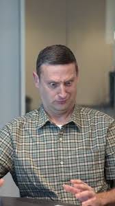 Tim Robinson Confused
