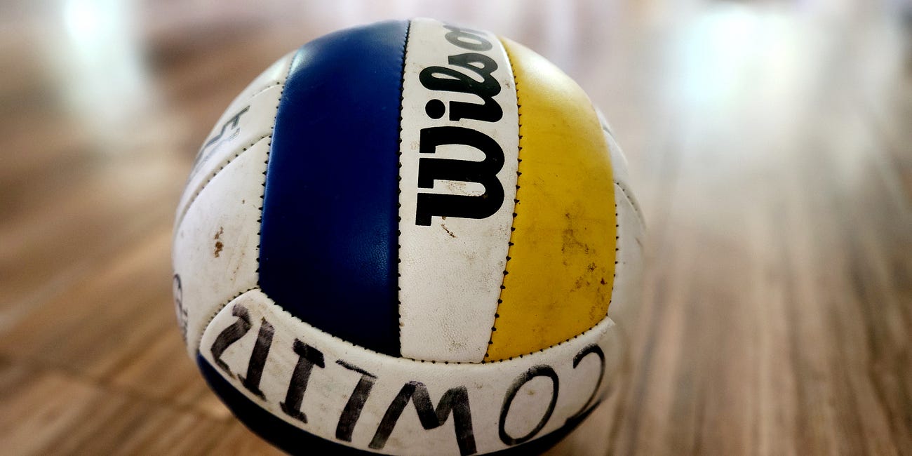 High School Volleyball Roundup: Kelso defense sweeps Union under the bus
