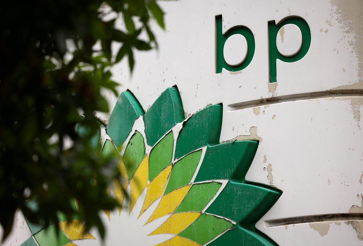 BP joins rivals with bumper $8.2 bln profit | Reuters
