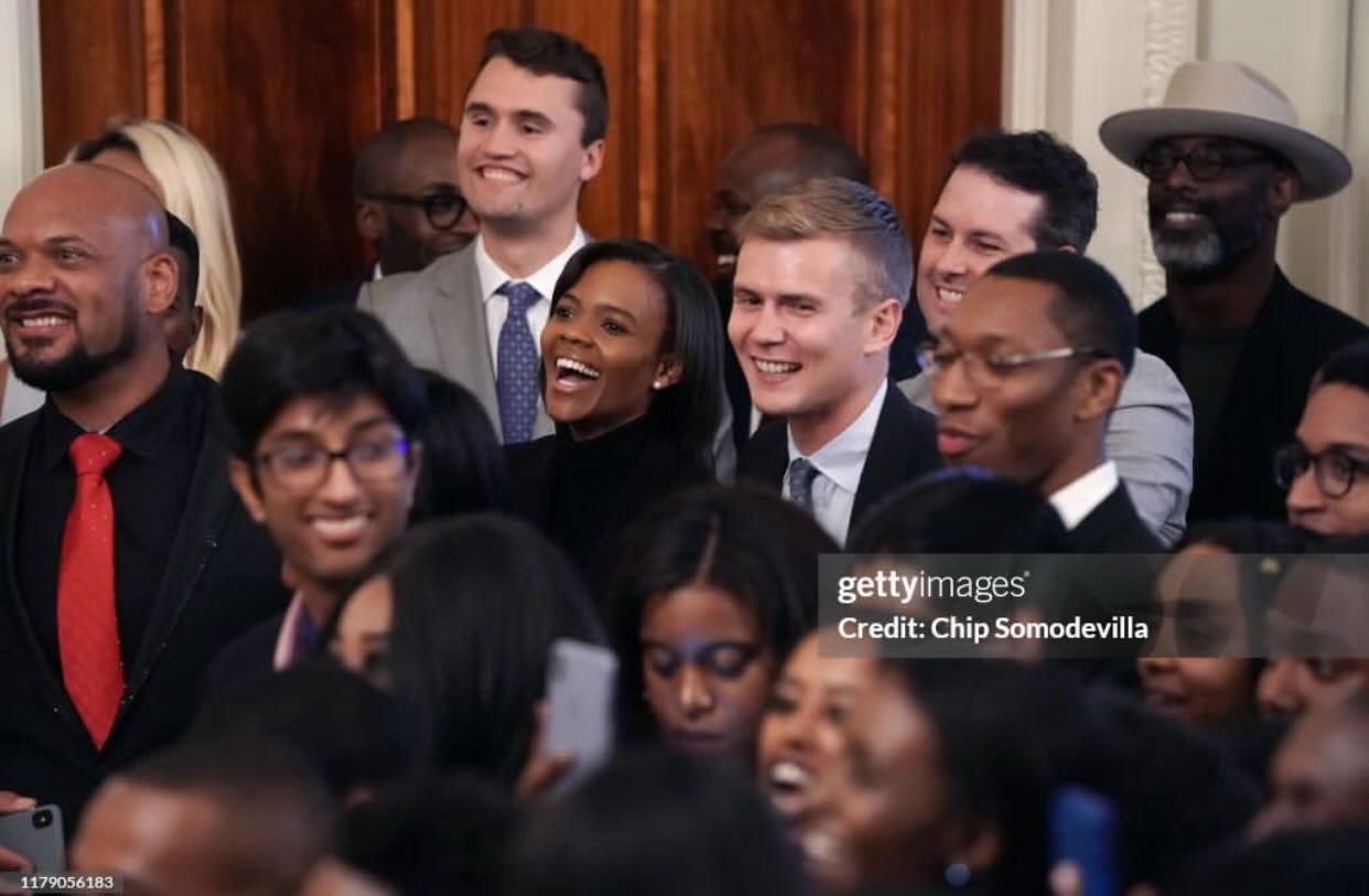 May be an image of 9 people, people standing, the Oval Office, crowd, office and text that says 'ンなん gettyimages gett Credit: Credit:ChipSomodevilla Chip Somodevilla 1179056183' May be an image of 9 people, people standing, the Oval Office, crowd, office and text that says 'ンなん gettyimages gett Credit: Credit:ChipSomodevilla Chip Somodevilla 1179056183'
